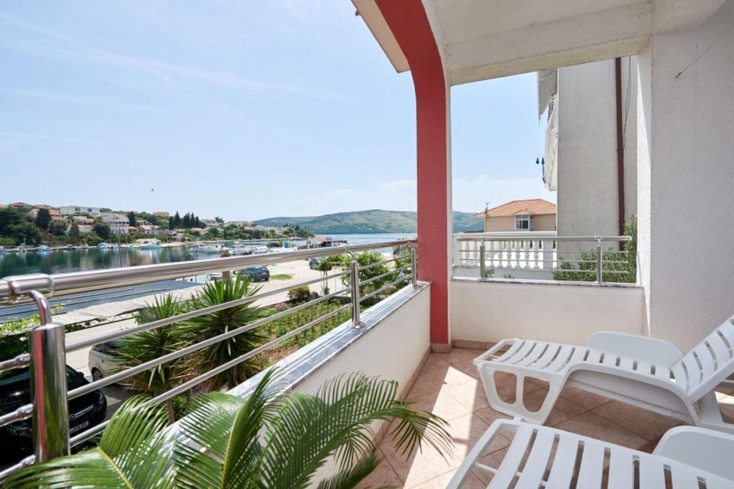 Apartments Mare - 30 M From Pebble Beach Seget Vranjica Exterior foto