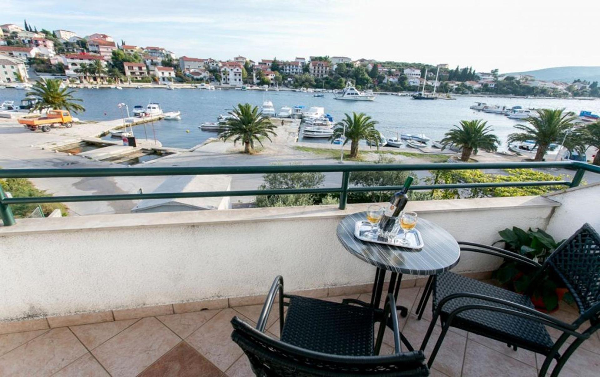 Apartments Mare - 30 M From Pebble Beach Seget Vranjica Exterior foto